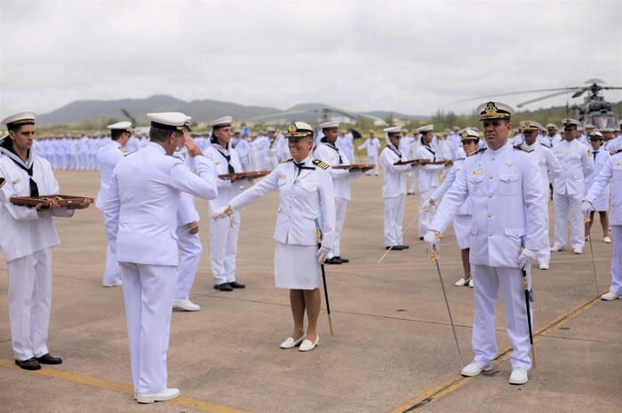 Comando da Força Aeronaval Honra o Dia do Marinheiro com Cerimônia Solene e Condecorações