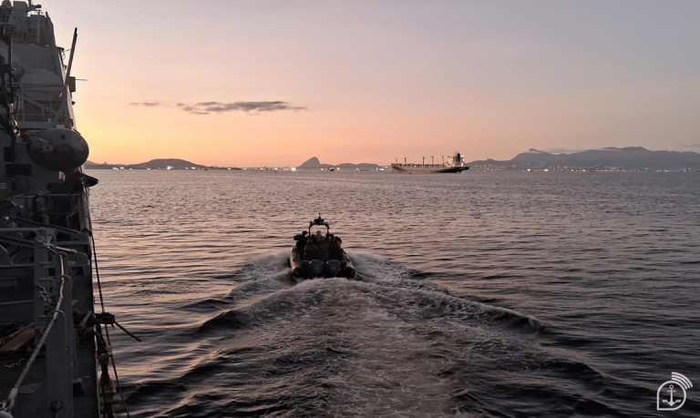 Operação da Marinha do Brasil Combate Ilícitos na Ilha do Braço Forte