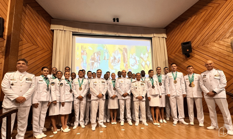 Atletas da Marinha São Homenageados na Escola Superior de Guerra