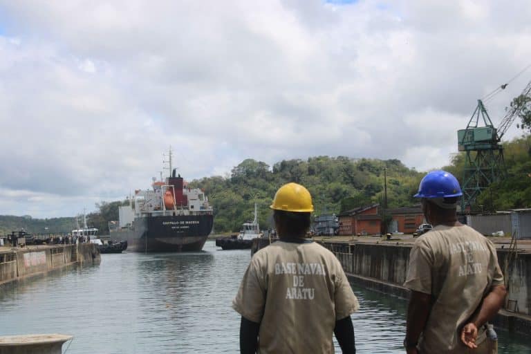 Base Naval de Aratu Realiza Manutenção em Navio Mercante Espanhol ‘Castillo de Maceda’