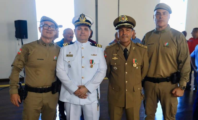 Reconhecimento de Excelência: Delegado da Capitania dos Portos Honrado pela Polícia Militar de SC