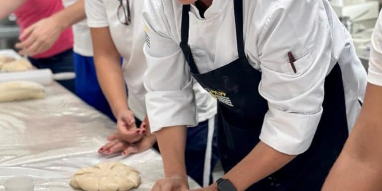 Hospital Naval de Recife Promove Desenvolvimento e União com Oficina de Pães Artesanais