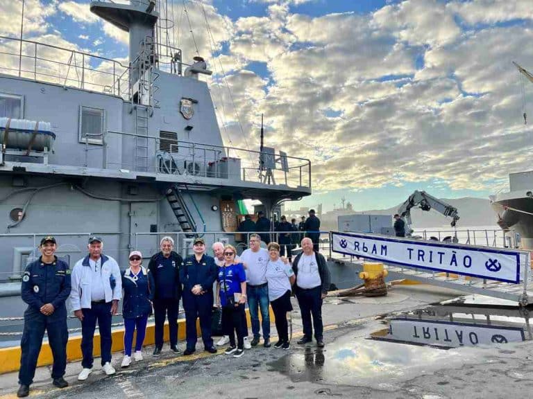 Fortalecendo Laços Marítimos: Navio Tritão Realiza ‘Dia de Mar’ com Prefeito de São Francisco do Sul e SOAMAR-SFS