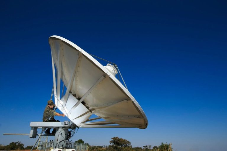 DECEA: A Espinha Dorsal das Telecomunicações Aeronáuticas no Brasil