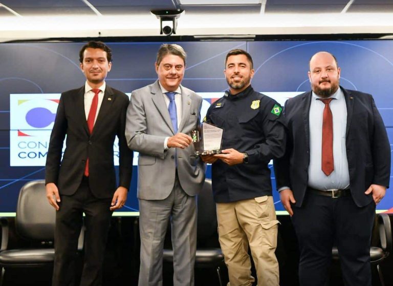 PRF Recebe Reconhecimento Nacional pelo Combate à Pirataria em 2023