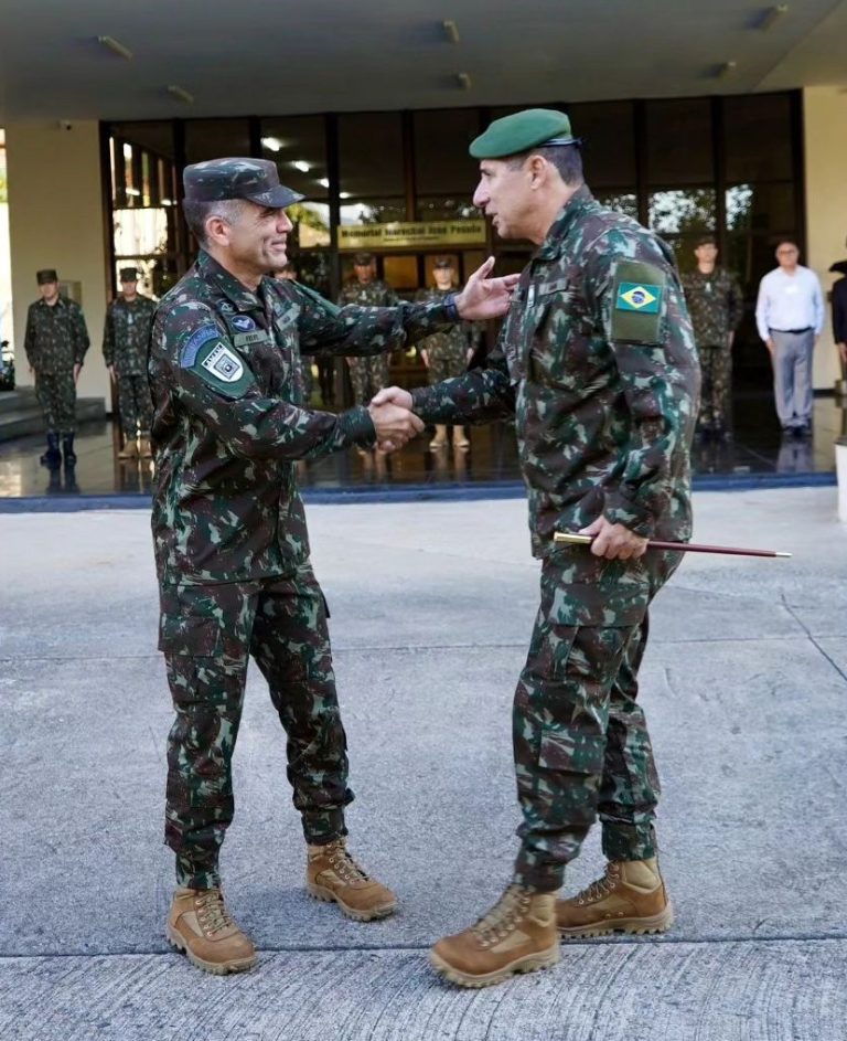 Início da Transição de Comando na AMAN: Gen Felipe Recebe o General Vinicius