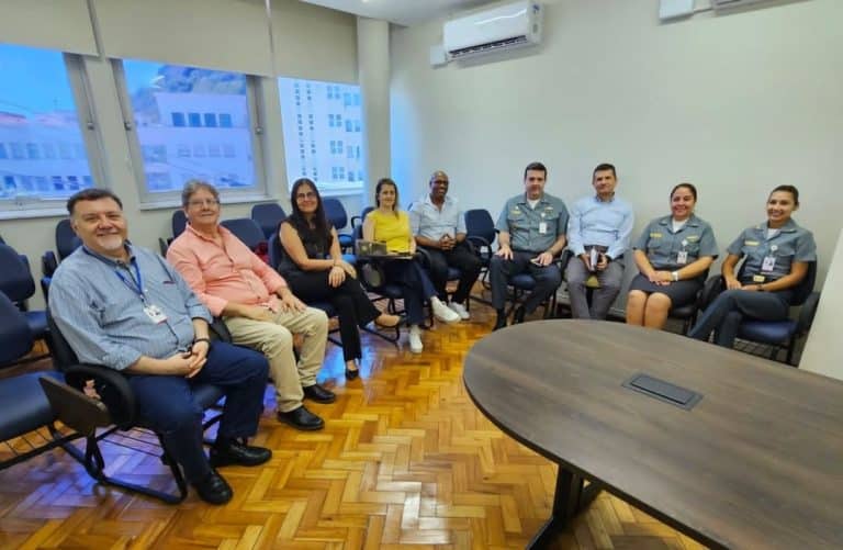 Escola de Guerra Naval (EGN) Recebe Visita de Comitiva do CEFET/RJ para Intercâmbio de Conhecimentos em Pós-Graduação
