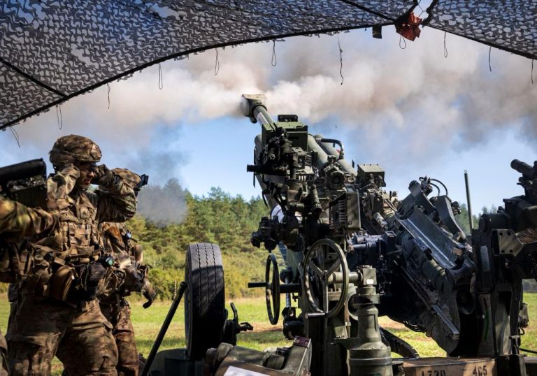 Renovação e Expansão: Exército dos EUA e BAE Systems Avançam com Contrato para Obuseiros M777