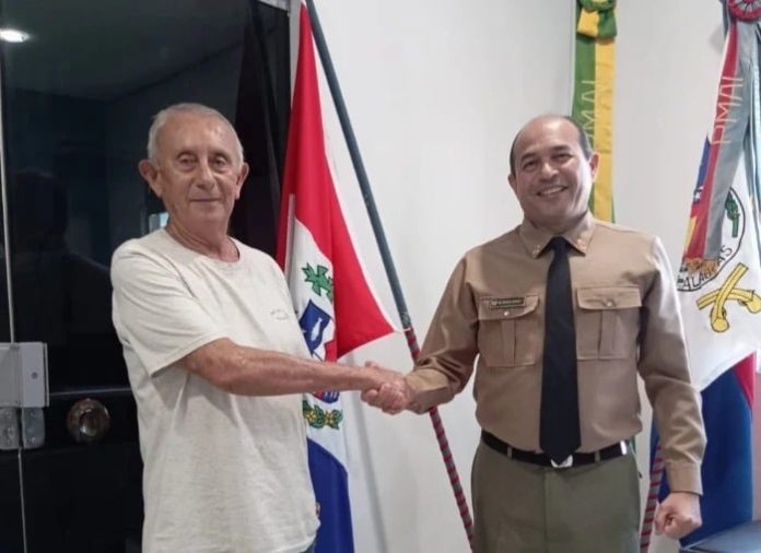 Uma Jornada de Dedicação: PMAL Honra Veterano com 32 Anos de Serviço