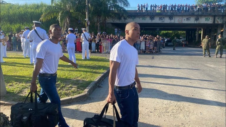 Como é  a Apresentação dos Candidatos a Fuzileiros Navais