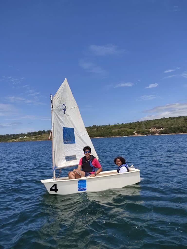 Navegando pelo “Mar de Minas”: Projeto de Vela Cisne Branco da DelFurnas Abre Horizontes para Jovens em Minas Gerais