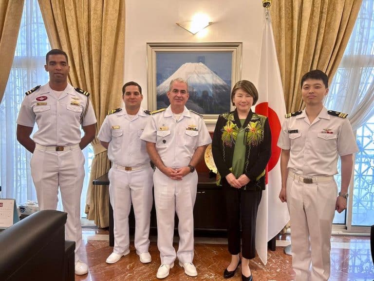 Reforço das Relações Brasil-Japão na Segurança Marítima: Encontro de Alto Nível em Bahrain