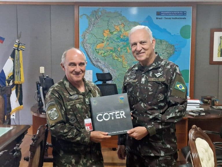 Fortalecimento das Operações Conjuntas: A Visita Estratégica do Comandante do COTER ao Estado Maior Conjunto