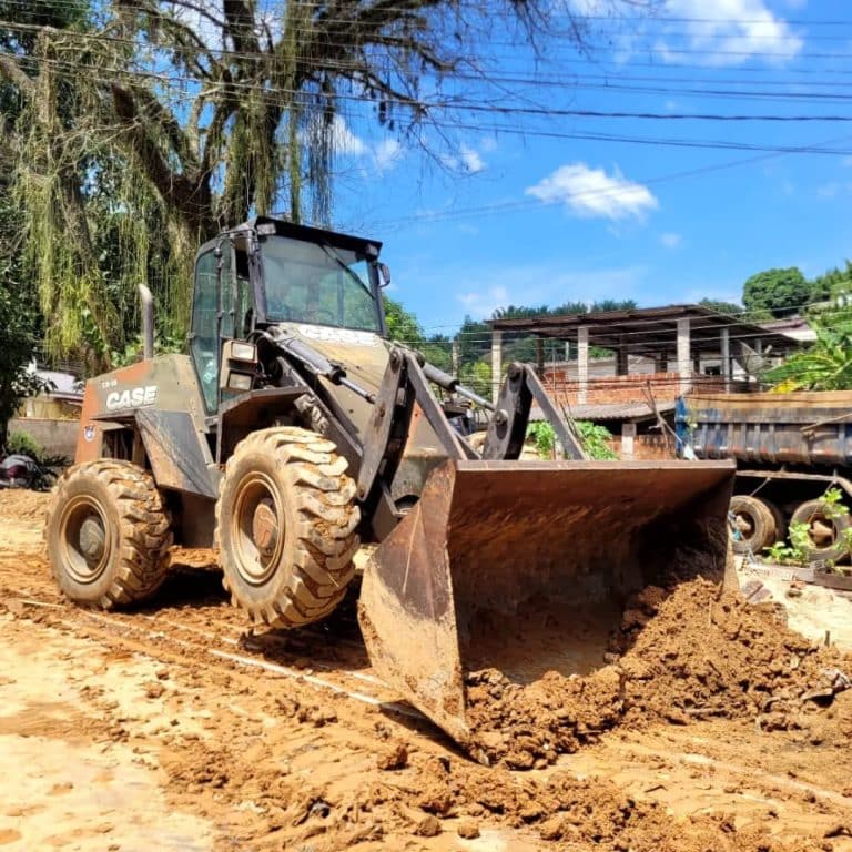 Solidariedade em Ação: Exército Brasileiro no Fronte da Ajuda Humanitária em Paracambi Após Chuvas Intensas