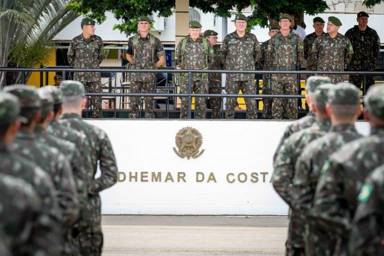 Com a Presença do Comandante do Exército, 487 Jovens Iniciam Sua Jornada Militar: Um Marco de Cidadania e Compromisso