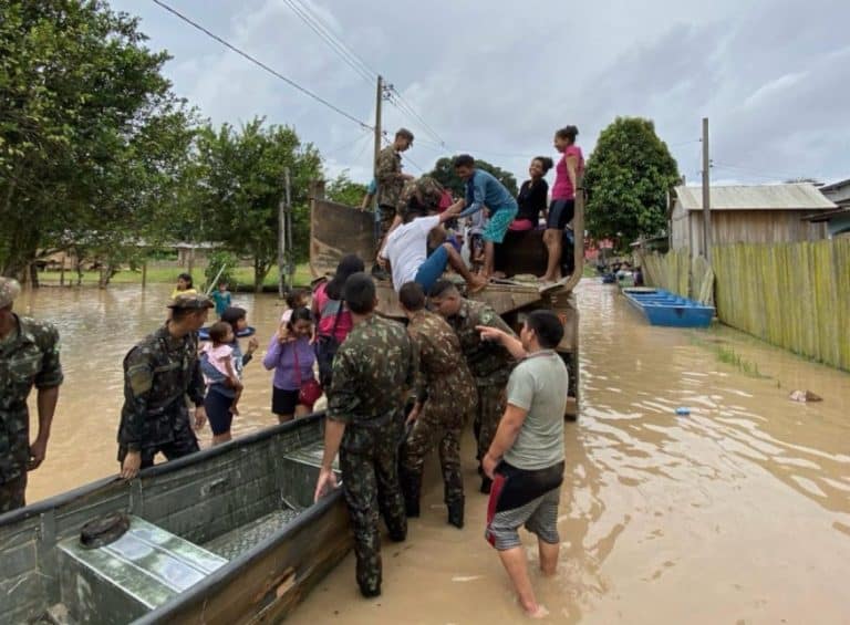 Exército Brasileiro: Ação Decisiva em Apoio às Comunidades Atingidas Pelas Chuvas em Todo o País