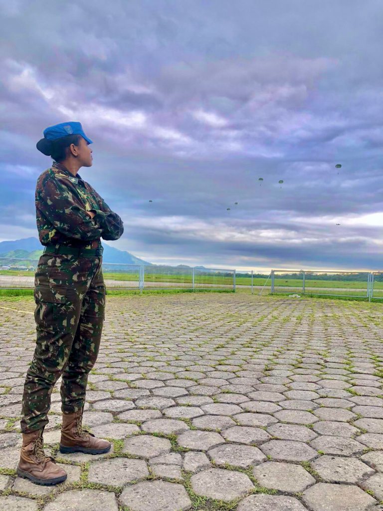 Superação e Inovação no Ar: A Empoderadora Jornada da Primeira Instrutora Paraquedista do Exército Brasileiro