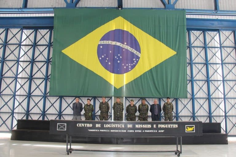 Fortalecimento da Defesa Nacional: Cmt COTER Explora Capacidades do Programa Estratégico ASTROS em Visita ao Comando de Artilharia
