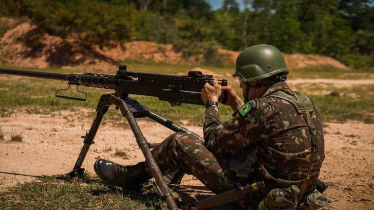 Adestramento de Precisão: Militares do 38° Batalhão de Infantaria Dominam a Metralhadora Calibre .50