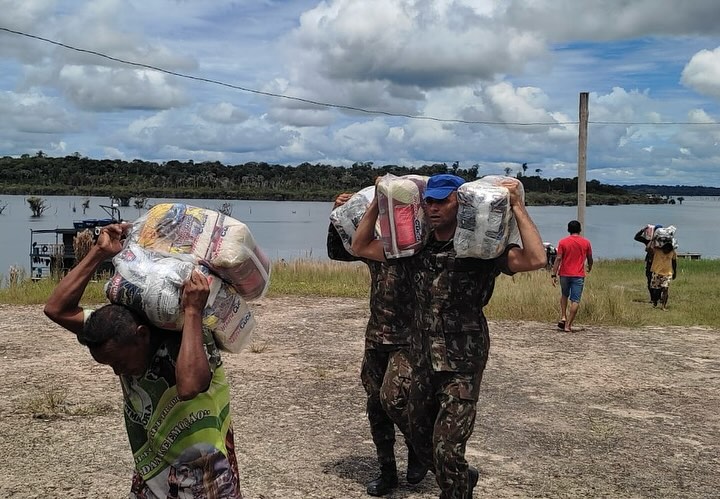 Solidariedade em Ação: Operação AMANACI Alimenta Comunidades Ribeirinhas da Amazônia Ocidental após Estiagem