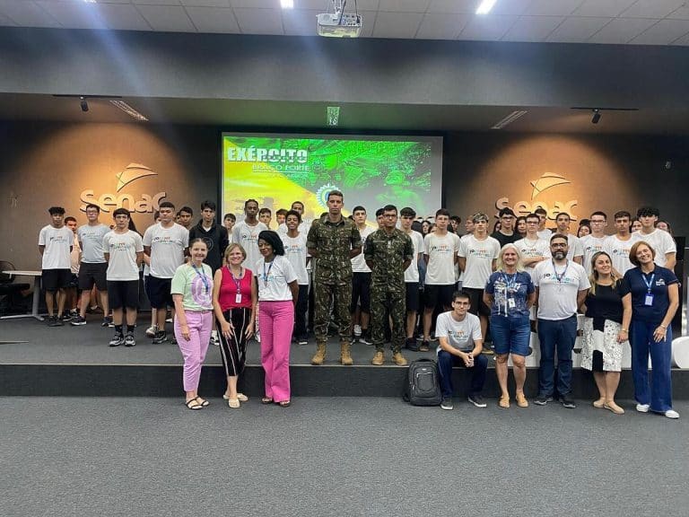 Cadetes da AMAN Engajam Jovens em Criciúma: Uma Ponte Entre o Ensino Médio e a Carreira Militar