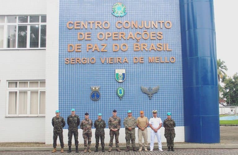 Fortalecimento das Relações Internacionais: Comandante Francês Visita Centro Brasileiro de Operações de Paz