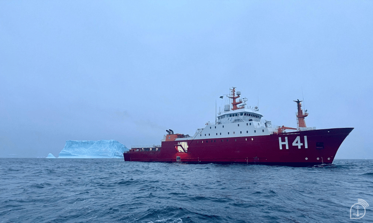 Navio Polar “Almirante Maximiano” Alcança Feito Histórico ao Cruzar o Círculo Polar Antártico: Um Impulso para a Ciência Brasileira