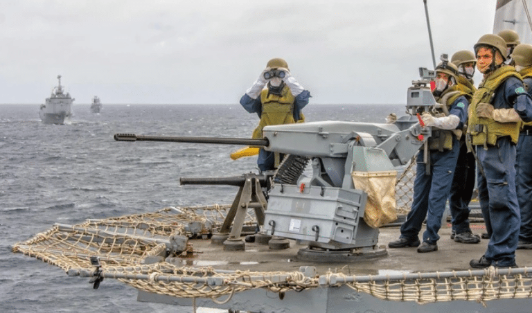Marinha do Brasil Executa Exercício de Grande Escala no Porto de Rio Grande para Reforçar Segurança Nacional