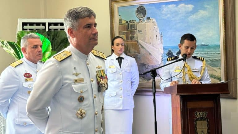 CERIMÔNIA DE PASSAGEM DE COMANDO NA FORÇA DE FUZILEIROS DA ESQUADRA CELEBRA NOVAS LIDERANÇAS E SUCESSOS PASSADOS