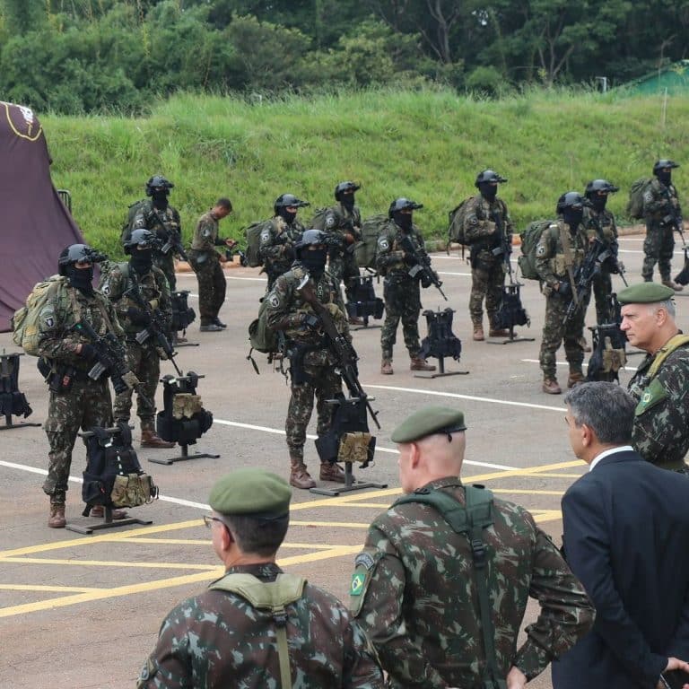 COMANDANTE DE OPERAÇÕES TERRESTRES REALIZA VISITA ESTRATÉGICA AO COMANDO DE OPERAÇÕES ESPECIAIS EM GOIÂNIA