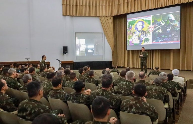 GENERAL CARLOS MACHADO REALIZA PRIMEIRA VISITA OFICIAL À ESCOLA DE COMANDO E ESTADO-MAIOR DO EXÉRCITO