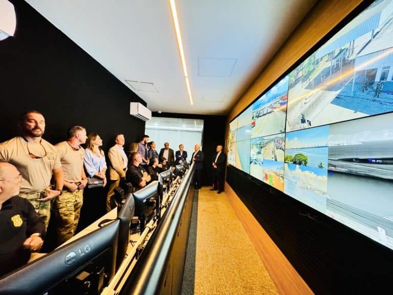 DELEGAÇÃO ANTIMÁFIA ITALIANA AVALIA TECNOLOGIA DE SEGURANÇA PORTUÁRIA AVANÇADA DA PORTOSRIO