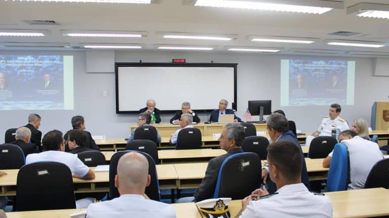ESCOLA DE GUERRA NAVAL E ESCOLA SUPERIOR DE GUERRA PROMOVEM COLÓQUIO INTERNACIONAL SOBRE DESARMAMENTO NUCLEAR