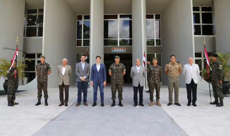 COMANDO MILITAR DO NORDESTE FORTALECE LAÇOS COM PREFEITURA DO RECIFE DURANTE VISITA INSTITUCIONAL