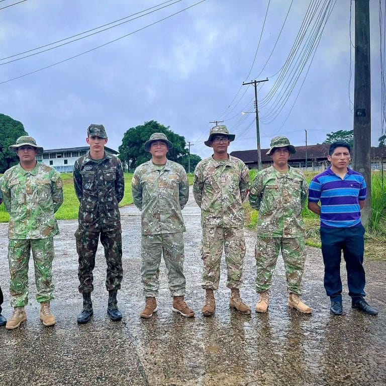 UNIÃO FRONTEIRIÇA: 1º PEF CELEBRA O DIA DO EXÉRCITO COM PRESENÇA DE MILITARES PERUANOS EM PALMEIRAS DO JAVARI