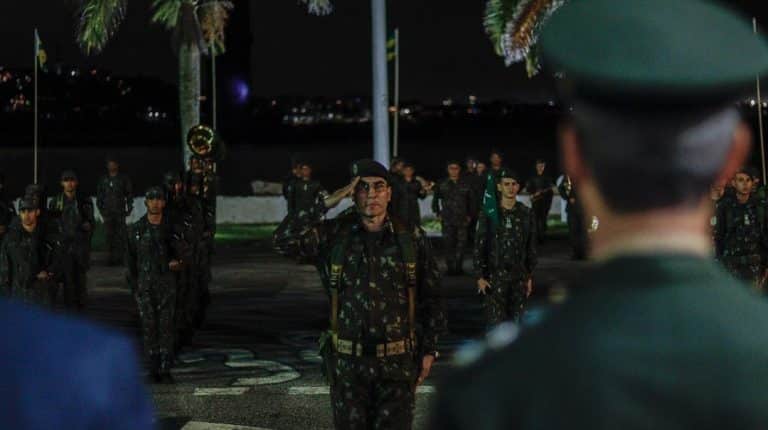 38º BATALHÃO DE INFANTARIA CELEBRA ANIVERSÁRIO DO EXÉRCITO COM HOMENAGENS E CONDECORAÇÕES EM VILA VELHA