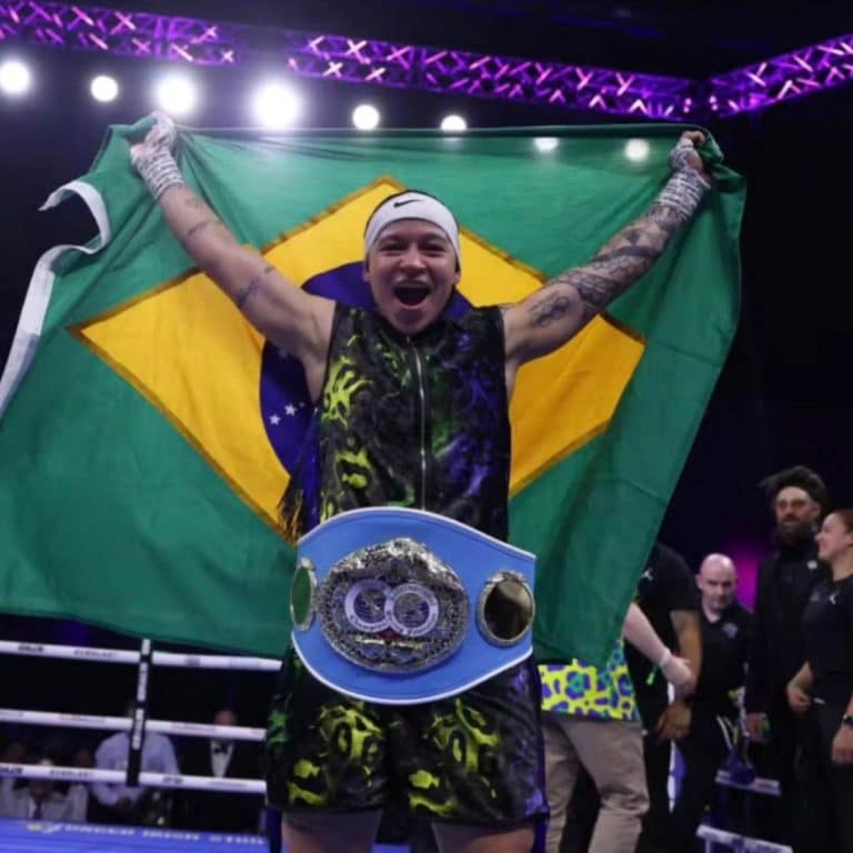 SUPERAÇÃO E GLÓRIA: TERCEIRO-SARGENTO BEATRIZ FERREIRA CONQUISTA TÍTULO MUNDIAL DE BOXE PELA MARINHA DO BRASIL