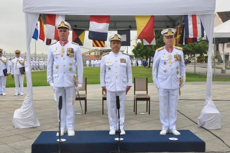 MARINHA DO BRASIL CELEBRA NOVA LIDERANÇA: CERIMÔNIA DE TRANSIÇÃO NO 1º DISTRITO NAVAL