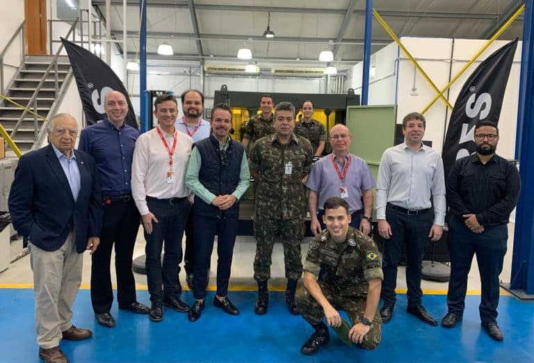 ARES ENTREGA SIMULADOR UT30BR AVANÇADO AO EXÉRCITO BRASILEIRO: UMA REVOLUÇÃO NO TREINAMENTO MILITAR