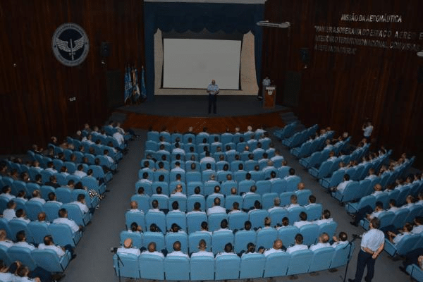AULA MAGNA NA UNIFA: UMA NOVA ERA PARA A ESTRATÉGIA AEROESPACIAL BRASILEIRA