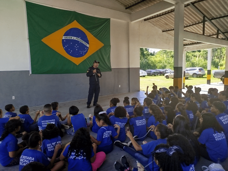 EDUCAÇÃO E DEFESA NACIONAL: ALUNOS VISITAM ESTAÇÃO RADIOGONIOMÉTRICA DA MARINHA EM CAMPOS NOVOS