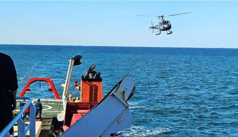 ESQUADRÃO HU-51 REALIZA MISSÃO DE QUALIFICAÇÃO DE POUSO NO NAVIO “ARY RONGEL”