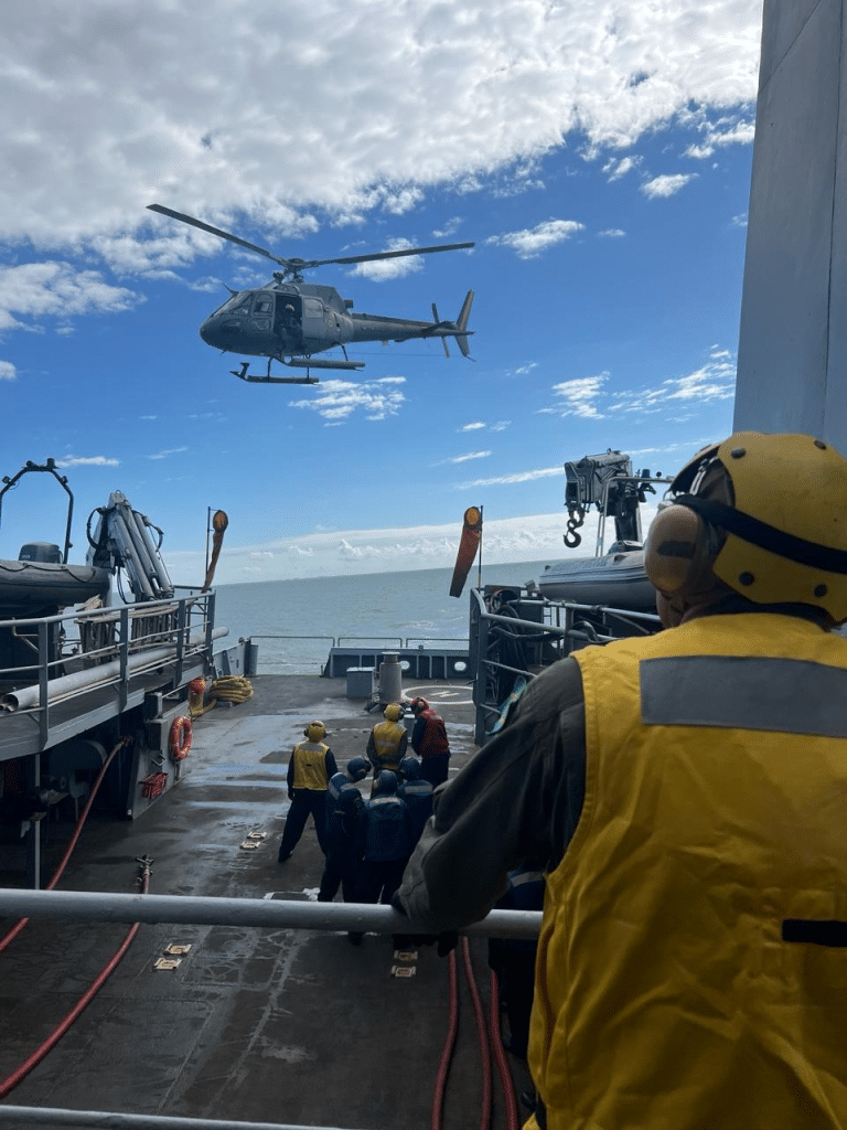 NAVIOPATRULHA “BENEVENTE” PARTICIPA DE TREINAMENTO CRUCIAL PARA EQUIPES DE MANOBRA E CRACHE