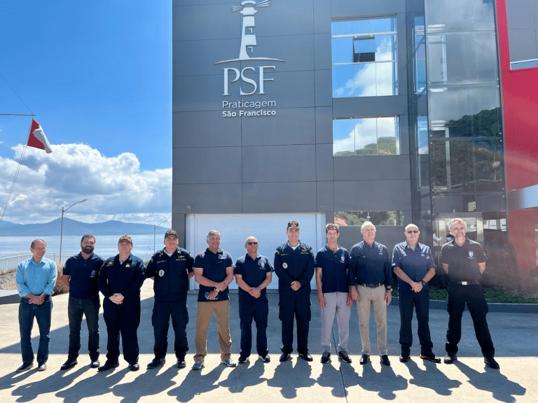 VICE-ALMIRANTE AUGUSTO FONSECA JUNIOR VISITA PRINCIPAIS INSTALAÇÕES PORTUÁRIAS EM SÃO FRANCISCO DO SUL