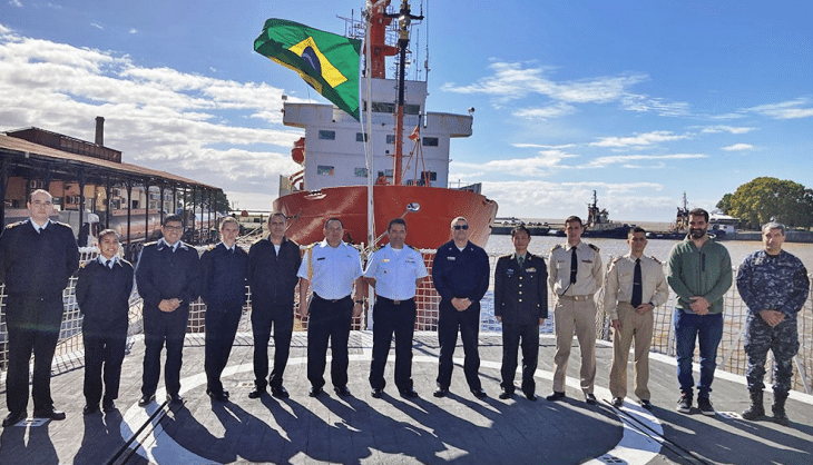 NAVIO HIDROCEANOGRÁFICO FAROLEIRO “ALMIRANTE GRAÇA ARANHA” RECEBE VISITA DE ADIDOS ESTRANGEIROS NA ARGENTINA
