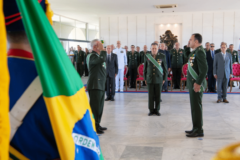 RENOVAÇÃO E CONTINUIDADE NO ALTO COMANDO: GENERAL RICHARD FERNANDEZ NUNES ASSUME CHEFIA DO ESTADO-MAIOR DO EXÉRCITO