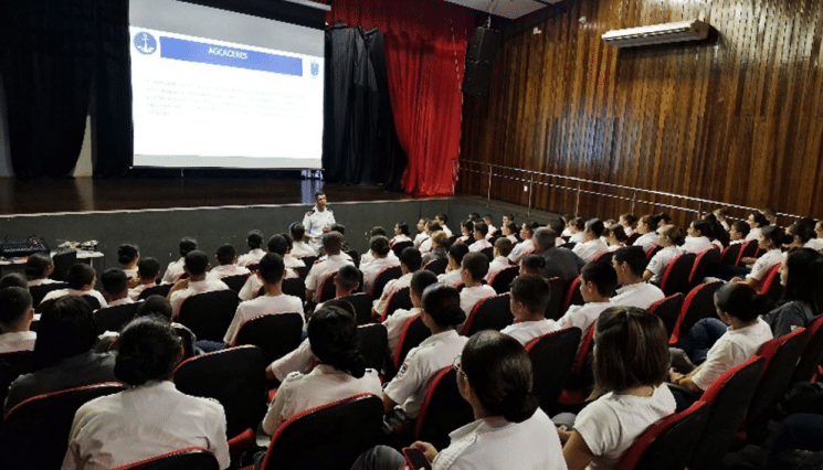 FUTUROS MARINHEIROS: AGCÁCERES INSPIRA JOVENS DA ESCOLA MILITAR TIRADENTES COM PALESTRA SOBRE CARREIRA NA MARINHA