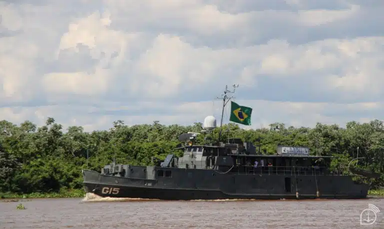 MARINHA E JUSTIÇA DE MÃOS DADAS: EXPEDIÇÃO NO PANTANAL LEVA CIDADANIA A COMUNIDADES RIBEIRINHAS