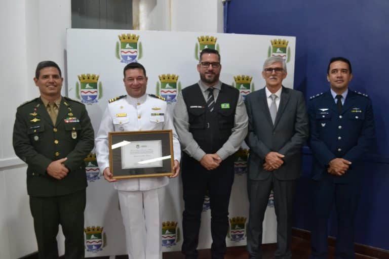 HOMENAGEM: CAPITÃO DE FRAGATA LUCIANO DA SILVA TEIXEIRA RECEBE TÍTULO DE CIDADÃO HONORÁRIO EM SESSÃO SOLENE EM MACEIÓ