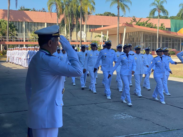 VICE-ALMIRANTE RENATO RANGEL FERREIRA ASSUME COMANDO DE TREINAMENTO E DESENVOLVIMENTO DOUTRINÁRIO DOS FUZILEIROS NAVAIS